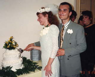 Betsy & Ivan cutting the cake