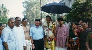 Satish-Geeta wedding in Madras, India - market street