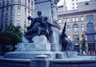 118 3p1. Montreal statue monument