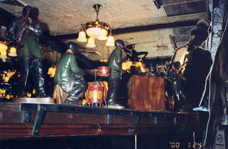 124 3p1. Montreal small statues at Biddles