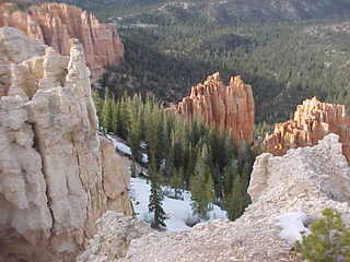 Bryce Canyon, hoodoos in canyon 1