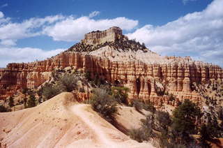 Bryce Canyon trail to view of Boat Mesa