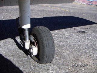 n4372j flat tire at Kanab