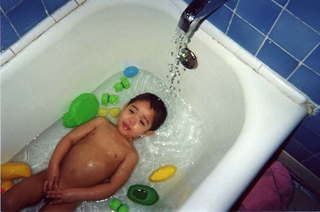 Gaby Montijo in the tub