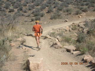 301 5t8. trail to Plateau Point -- Adam running