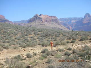 305 5t8. trail to Plateau Point -- Adam running