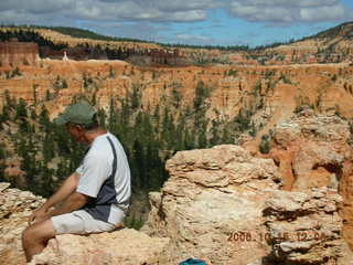 Bryce Canyon -- Peek-a-boo loop -- Bob sitting