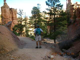 Bryce Canyon -- Peek-a-boo loop -- Bob hiking