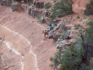 498 62a. Sedona -- Cathedral Rock hike -- Gini and Adam