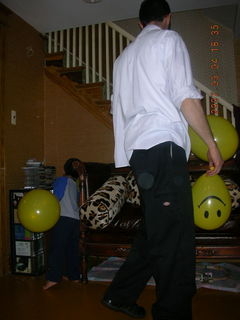 Gaby's fourth birthday - Gaby, Eric -- balloons