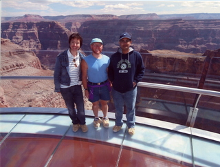 4 653. Skywalk at Grand Canyon West - Jack, Adam, Anirban