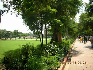 Taj Mahal pool, main building - Adam