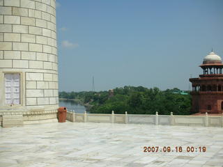 87 69e. Taj Mahal mosque from main building