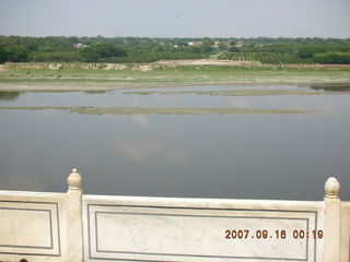 88 69e. Taj Mahal - Yamuna River