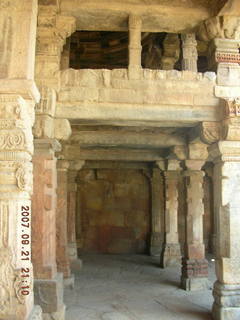 109 69h. Qutub Minar, Delhi - ornate columns