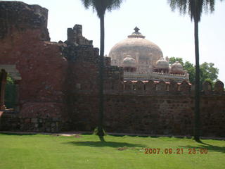 Bahai Lotus Temple, Delhi - workmen on the roof