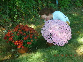 Gloria's unveiling - Betsy setting up flowers