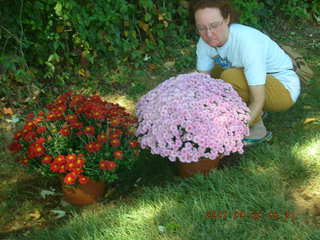 Gloria's unveiling - Betsy setting up flowers