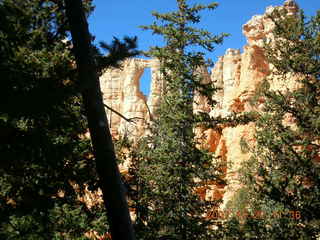 Bryce Canyon - Peek-a-boo loop - hole in rock