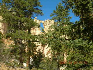 Bryce Canyon - Peek-a-boo loop - holes in rocks