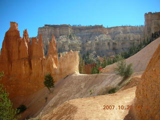 Bryce Canyon - Peek-a-boo loop - Adam (very small)