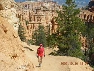 Bryce Canyon - Peek-a-boo loop - Adam