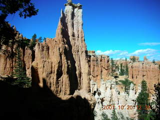 Bryce Canyon - Peek-a-boo loop - holes in rocks
