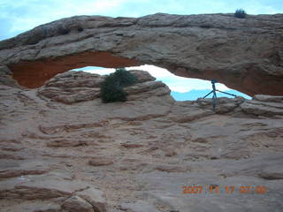 15 6bh. Canyonlands National Park - Mesa Arch dawn