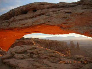 27 6bh. Canyonlands National Park - Mesa Arch dawn