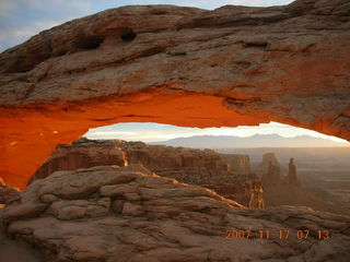 28 6bh. Canyonlands National Park - Mesa Arch dawn