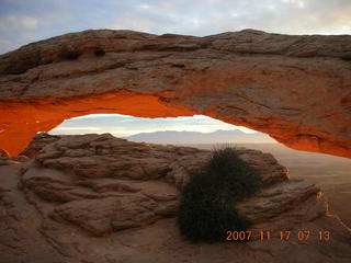 31 6bh. Canyonlands National Park - Mesa Arch dawn