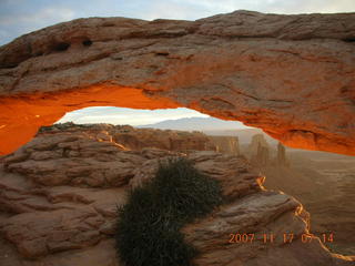 33 6bh. Canyonlands National Park - Mesa Arch dawn