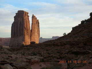 22 6bj. Arches National Park - Park Avenue Trail at daybreak