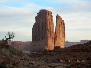 23 6bj. Arches National Park - Park Avenue Trail at daybreak