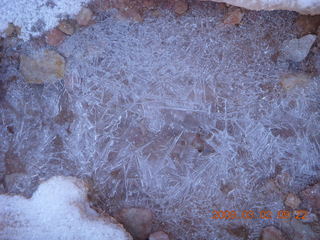 Bryce Canyon - Queens Garden hike - frozen water drainage