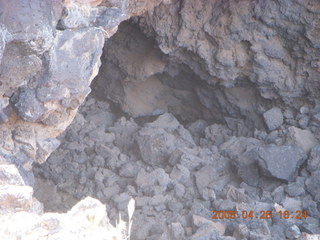 Snow Canyon - Lava Flow trail - cave