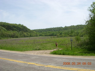 842 6hq. Minnesota country road - grass path - Adam running