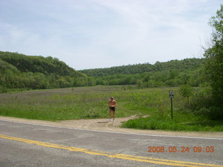 843 6hq. Minnesota country road - grass path - Adam running