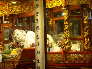 eclipse - Shanghai - Buddhist Temple - tea time