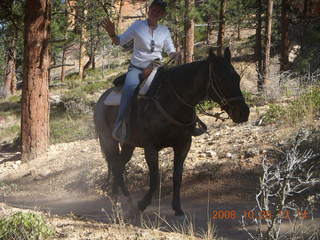Bryce Canyon - horse and rider - Peek-A-Boo loop