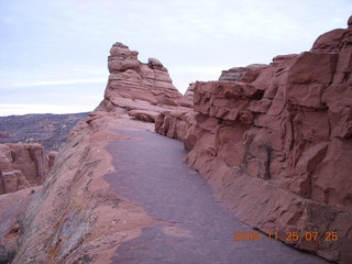 22 6pr. Arches National Park - Delicate Arch hike final path