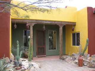 beth's pictures - Cave Creek mine hike - Dita's partly-yellow house