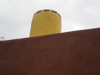 beths' pictures - Dita's partly-yellow house