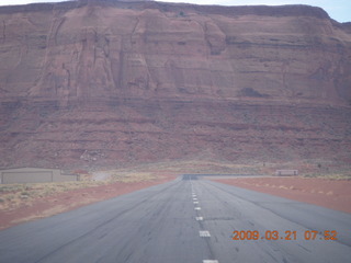 Monument Valley Airport (UT25) - no go-arounds