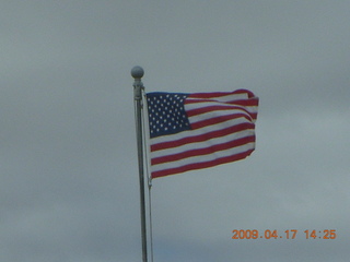 260 6uh. Canyonlands - windy flag