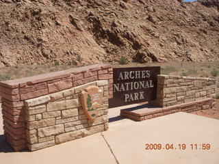 38 6uk. Arches National Park sign