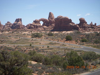 42 6uk. Arches National Park - long view of Balanced Rock area