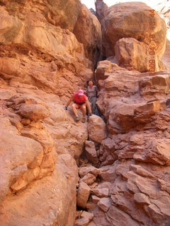 69 6uk. Arches National Park - Adam squeezing through Squeeze Through Arch - Fiery Furnace hike