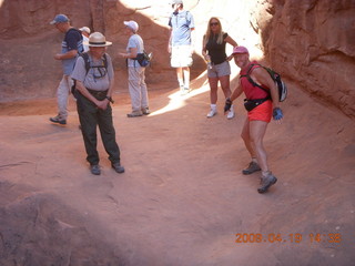 97 6uk. Arches National Park - Fiery Furnace hike - Adam crossed