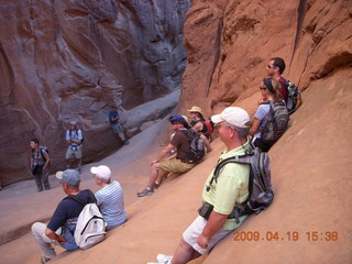 143 6uk. Arches National Park - Fiery Furnace hike - hikers